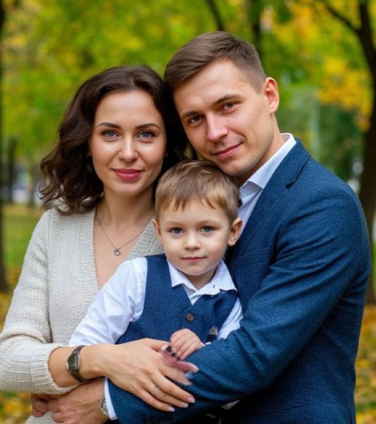 — Trebuie să-ți spun ceva, — a spus el, iar eu m-am oprit brusc. — Am făcut un test de paternitate. Stăteam în bucătărie, privind fix în ceașcă goală.