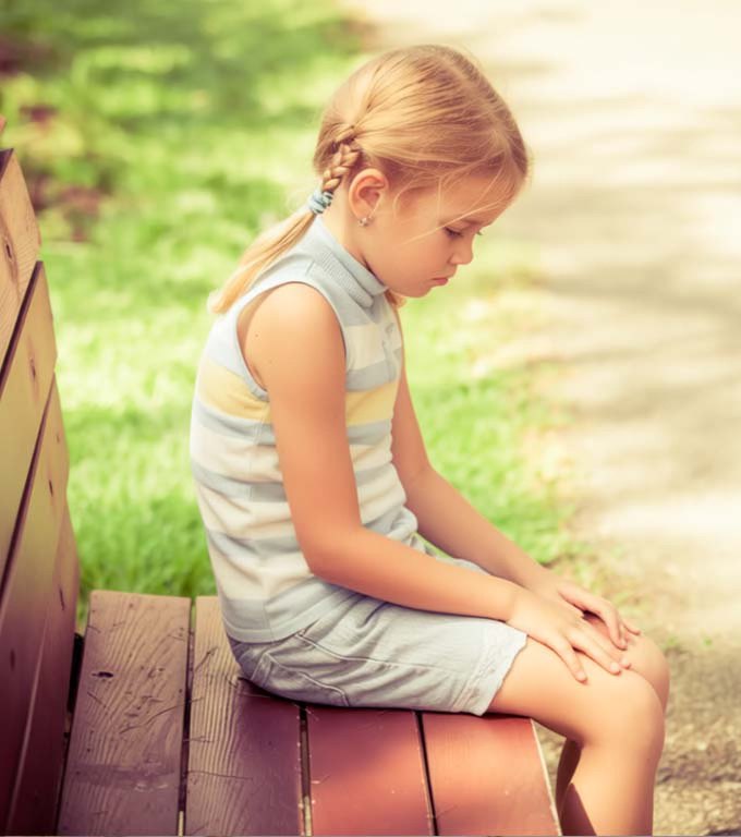 — Are trei ani, nu-i așa? — a întrerupt tăcerea Mark, iar în vocea lui se simțea o tensiune.