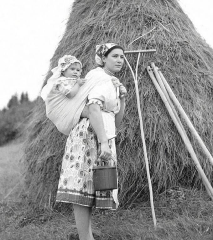 Ea m-a luat de la tatăl meu beat și m-a hrănit, reproșându-mi cu fiecare îmbucătură. Ne luptam pentru aer într-un apartament străin, până când am realizat că supărarea ei și recunoștința mea s-au împletit într-un nod strâns.