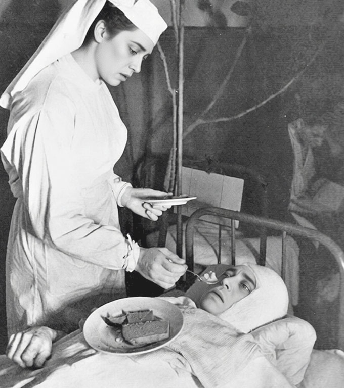 Într-un mic oraș, unde viața curgea încet, lucra o asistentă medicală pe nume Margarita. Într-o zi, în spital a fost adus un bărbat pe nume Leonid, care suferise o traumă în urma unui accident.